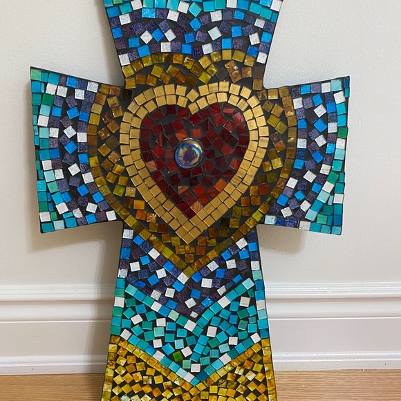 Stained glass cross with heart - Art with hanging fixture on back - Picture 2 of 5
